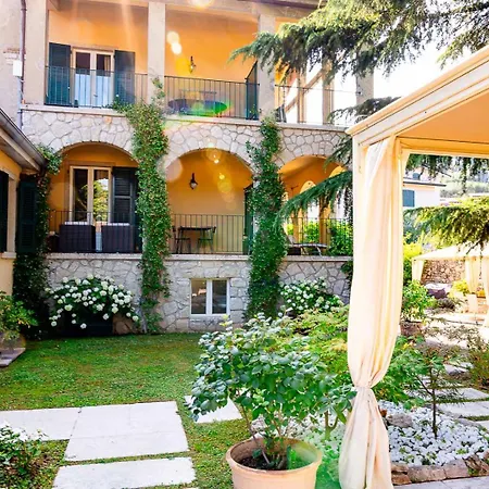 Residenza Le Logge توري ديل بيناكو